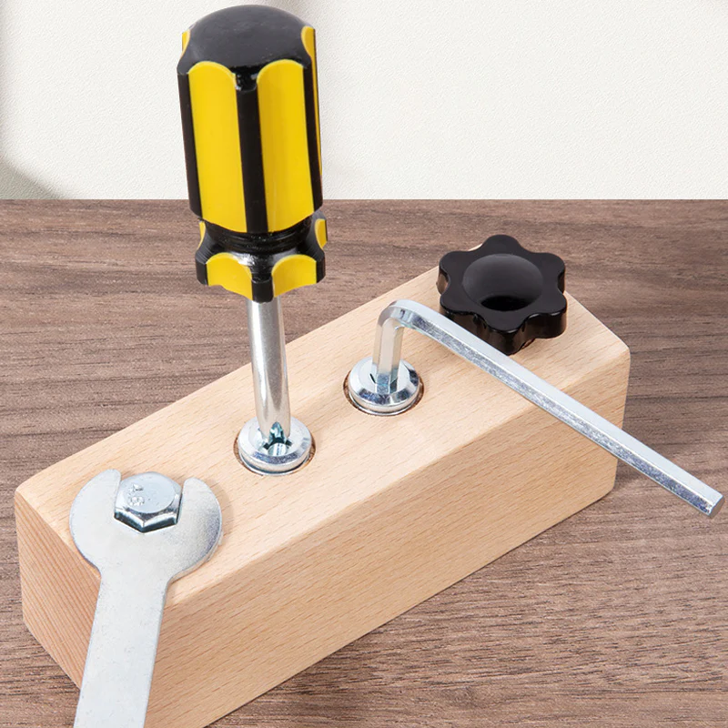 Tavola Montessori in Legno con Cacciavite - Gioco Educativo per Sviluppare la Motricità Fine - Image 3